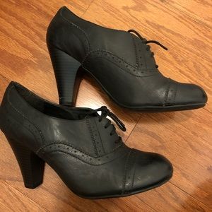 Guess Black Oxford Heels